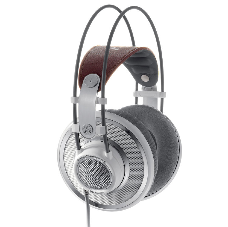 AKG K701 Наушники динамические открытого типа, HiEnd, мембрана Varimotion, 10-39800 Гц, 62 Ом, чувствительность 105 дБ/В, максимальная выходная мощность 200 мВт, кабель 3 м, Jack 1/8", адаптер 1/8"-1/4", масса без кабеля 235 г