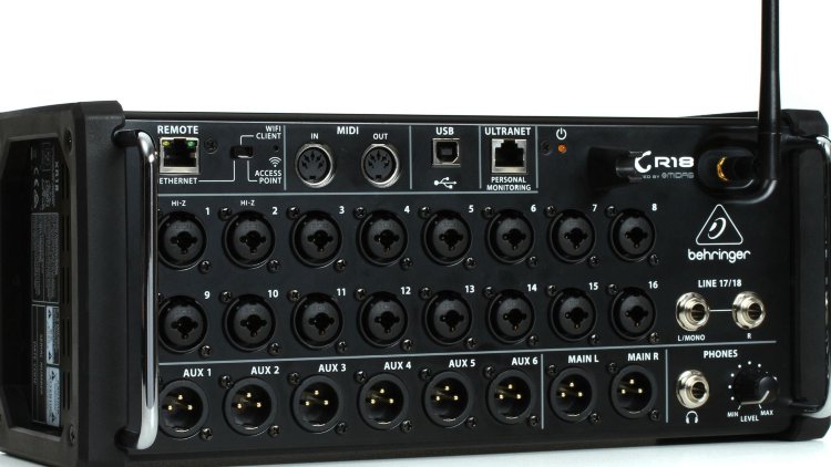 BEHRINGER XR18 Микшерный пульт