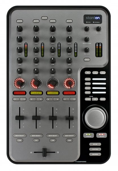 STANTON SCS1M Аппаратный контроллер для виртуального микширования в DJ программах, на мобильном компьютере, аудиоинтерфейс: 16/24 бита, 44/48/96 кГц, частоты 20-20000 Гц, THD+N 0.013%, SN (A-weighted) 105 дБ, входы 2 RCA Phono/Line, микрофонный вход 1/4"