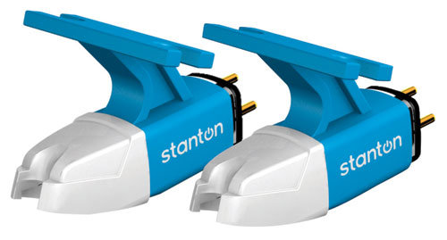 STANTON SMV3 MP4 Подобранная пара картриджей с запасными иглами, в кейсе, частоты 20-20000 Гц, сигнал 7 мВ, разделение каналов 30 дБ, трековое усилие 2-5 г, сферическая игла 0,7 мм, вес 4 г, предпочтителен для Hip-hop/Scratch DJs (лучший scratch картридж)